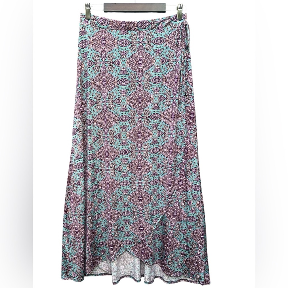GILLI Delina Knit NWOT Asymmetrical A-Line Maxi Skirt Size: M